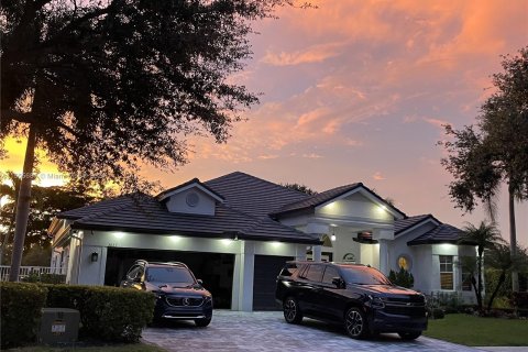 House in Davie, Florida 4 bedrooms, 246.1 sq.m. № 1077271 - photo 3