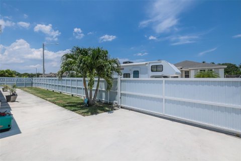 House in Homestead, Florida 4 bedrooms, 167.22 sq.m. № 1216889 - photo 19