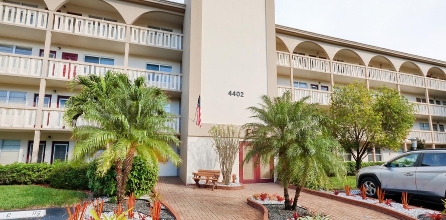 Condo in Coconut Creek, Florida, 2 bedrooms  № 1171379