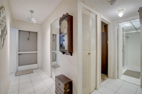 Condo in Lauderhill, Florida, 2 bedrooms  № 1171333 - photo 13