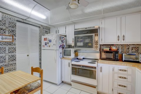 Condo in Lauderhill, Florida, 2 bedrooms  № 1171333 - photo 11