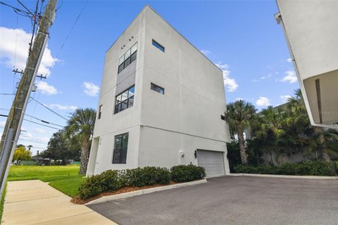 Casa en venta en Tampa, Florida, 3 dormitorios, 208.19 m2 № 1386746 - foto 4