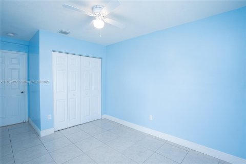 House in Miramar, Florida 5 bedrooms, 207.17 sq.m. № 1049370 - photo 5