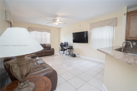 Casa en venta en Miramar, Florida, 5 dormitorios, 207.17 m2 № 1049370 - foto 14