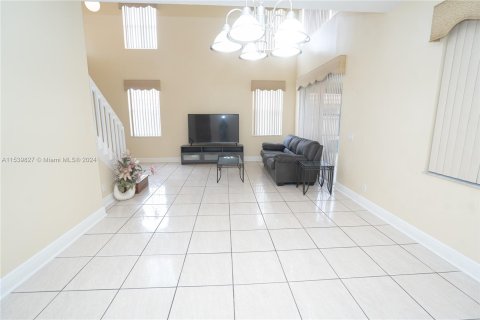 House in Miramar, Florida 5 bedrooms, 207.17 sq.m. № 1049370 - photo 12