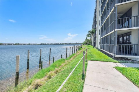 Condo in Oakland Park, Florida, 2 bedrooms  № 1208725 - photo 27