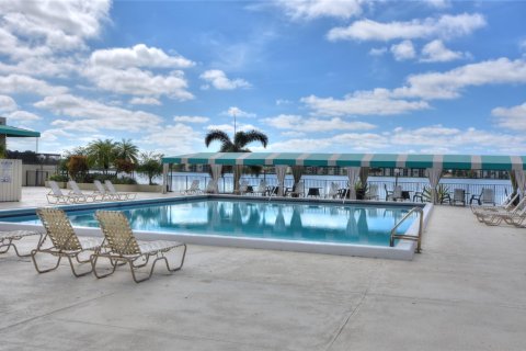 Condo in Oakland Park, Florida, 2 bedrooms  № 1208725 - photo 15