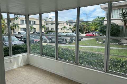 Condominio en alquiler en Bay Harbor Islands, Florida, 3 dormitorios, 111.48 m2 № 1357182 - foto 4