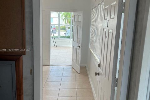 Condominio en alquiler en Bay Harbor Islands, Florida, 3 dormitorios, 111.48 m2 № 1357182 - foto 3