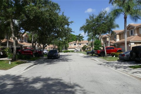 Villa ou maison à vendre à Pembroke Pines, Floride: 3 chambres, 156.73 m2 № 1331345 - photo 2