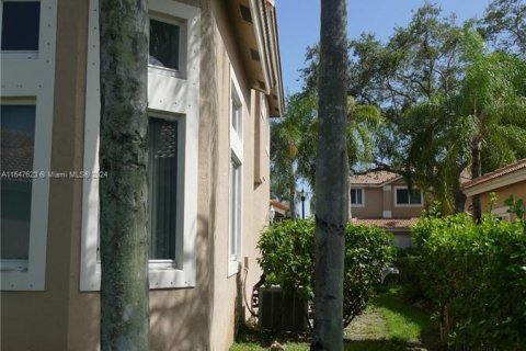 House in Pembroke Pines, Florida 3 bedrooms, 156.73 sq.m. № 1331345 - photo 4