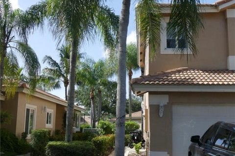 House in Pembroke Pines, Florida 3 bedrooms, 156.73 sq.m. № 1331345 - photo 3