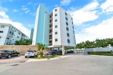 Condominio en venta en Miami Beach, Florida, 1 dormitorio, 67.17 m2 № 1329740 - foto 8