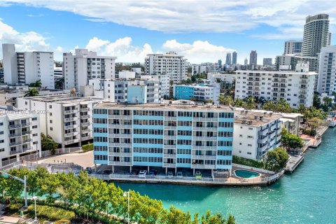 Condominio en venta en Miami Beach, Florida, 1 dormitorio, 67.17 m2 № 1329740 - foto 5