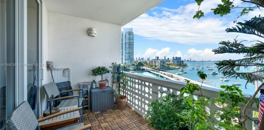 Condominio en Miami Beach, Florida, 1 dormitorio  № 1329740