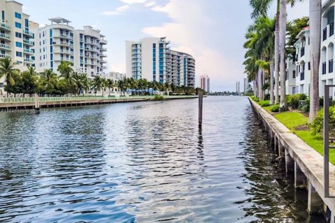 Condo in Aventura, Florida, 2 bedrooms  № 1329001 - photo 28