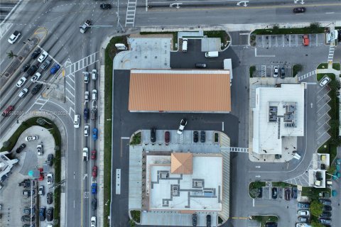 Commercial property in Hialeah, Florida № 1019552 - photo 3