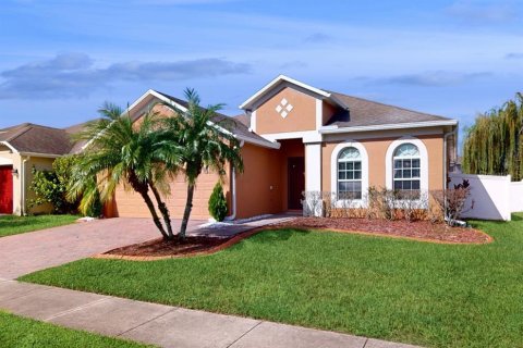 House in Orlando, Florida 4 bedrooms, 169.55 sq.m. № 1380675 - photo 1