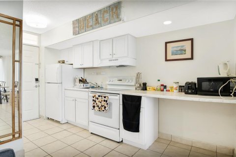 Condo in Daytona Beach, Florida, 1 bedroom  № 1380674 - photo 9