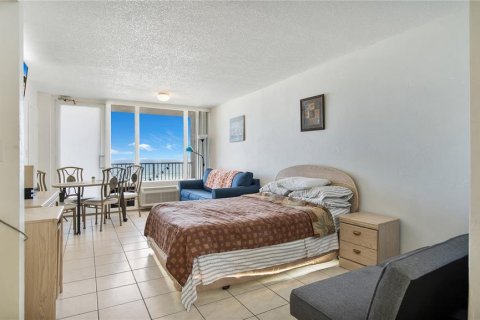 Condo in Daytona Beach, Florida, 1 bedroom  № 1380674 - photo 7