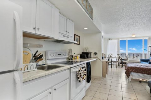 Condominio en venta en Daytona Beach, Florida, 1 dormitorio, 35.77 m2 № 1380674 - foto 10