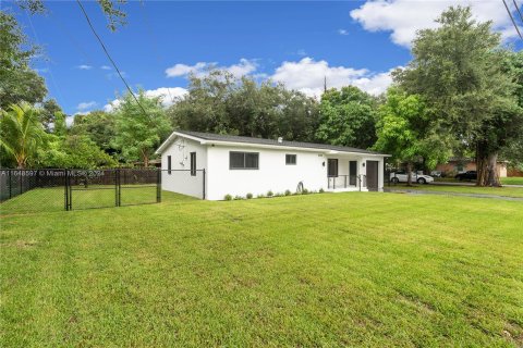 Villa ou maison à vendre à Miami, Floride: 3 chambres, 124.67 m2 № 1331150 - photo 2