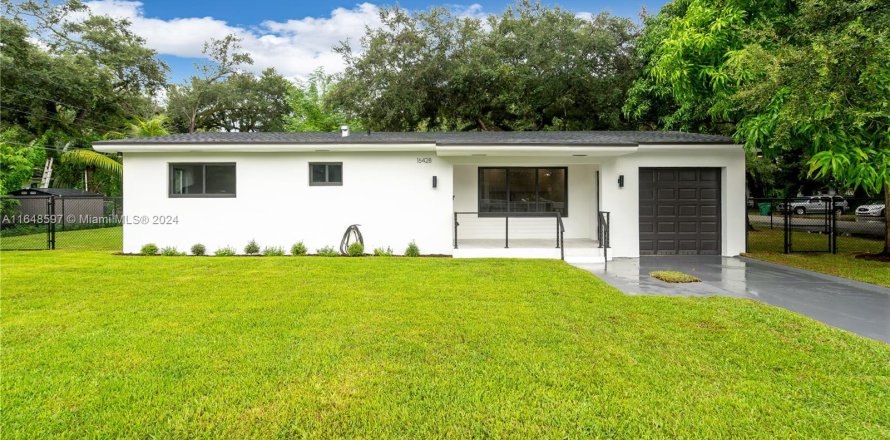 House in Miami, Florida 3 bedrooms, 124.67 sq.m. № 1331150