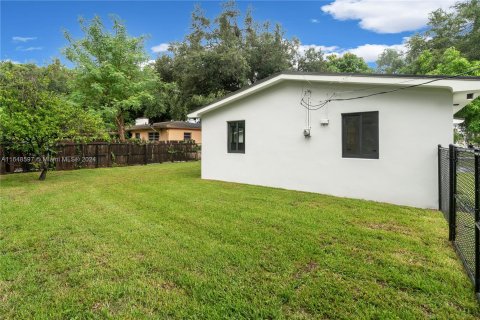 House in Miami, Florida 3 bedrooms, 124.67 sq.m. № 1331150 - photo 29