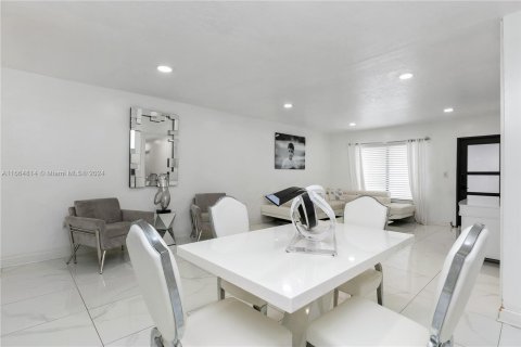 Villa ou maison à vendre à Hialeah, Floride: 5 chambres, 198.44 m2 № 1377091 - photo 10