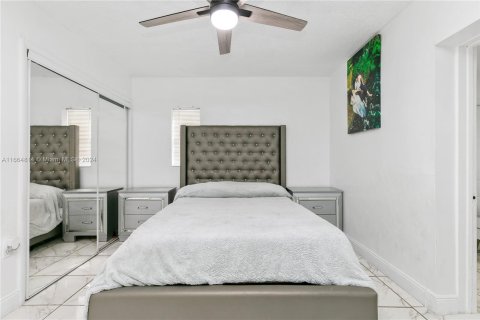 Villa ou maison à vendre à Hialeah, Floride: 5 chambres, 198.44 m2 № 1377091 - photo 23