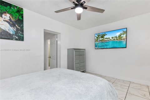 Villa ou maison à vendre à Hialeah, Floride: 5 chambres, 198.44 m2 № 1377091 - photo 20