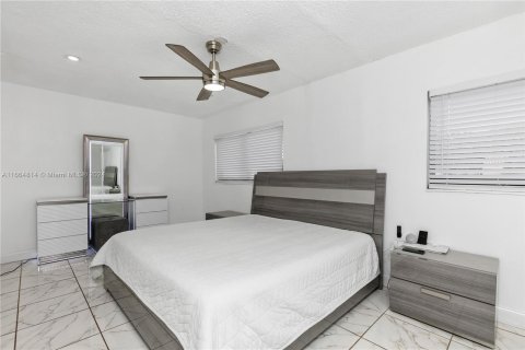 Casa en venta en Hialeah, Florida, 5 dormitorios, 198.44 m2 № 1377091 - foto 19