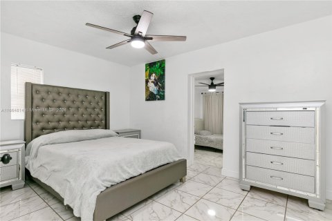 Villa ou maison à vendre à Hialeah, Floride: 5 chambres, 198.44 m2 № 1377091 - photo 22