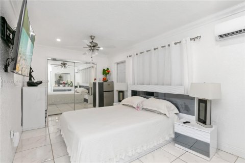 Villa ou maison à vendre à Hialeah, Floride: 5 chambres, 198.44 m2 № 1377091 - photo 26