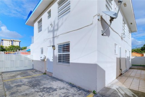 Propiedad comercial en venta en Miami, Florida № 1029011 - foto 25