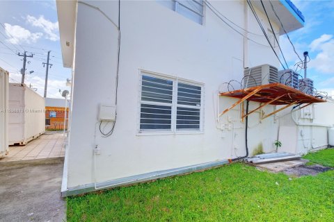 Propiedad comercial en venta en Miami, Florida № 1029011 - foto 27