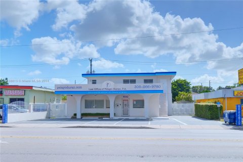 Propiedad comercial en venta en Miami, Florida № 1029011 - foto 29