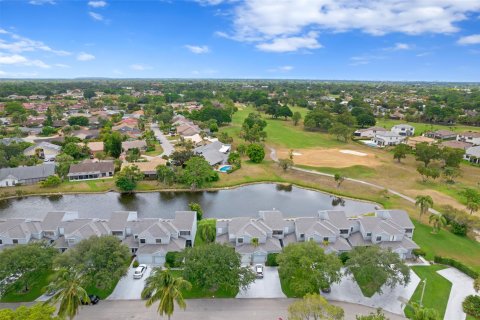 Townhouse in Tamarac, Florida 3 bedrooms, 134.43 sq.m. № 1225733 - photo 6