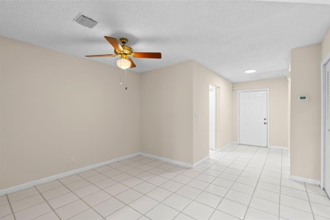 Townhouse in Tamarac, Florida 3 bedrooms, 134.43 sq.m. № 1225733 - photo 17