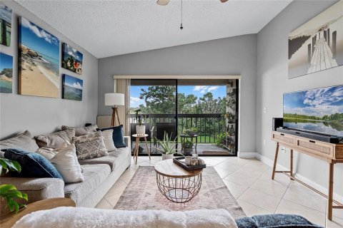 Condo in Altamonte Springs, Florida, 2 bedrooms  № 1372122 - photo 10