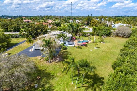 House in Lake Worth, Florida 5 bedrooms, 610.83 sq.m. № 1031458 - photo 11