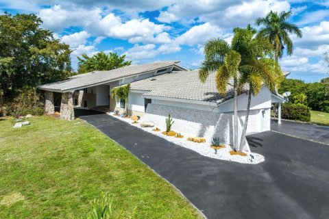 House in Lake Worth, Florida 5 bedrooms, 610.83 sq.m. № 1031458 - photo 17