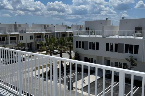 Townhouse in Naranja, Florida 4 bedrooms, 129.88 sq.m. № 1423452 - photo 16