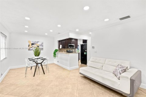 Casa en venta en Lauderhill, Florida, 3 dormitorios, 102.19 m2 № 1380363 - foto 8