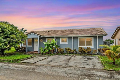 Villa ou maison à vendre à Lauderhill, Floride: 3 chambres, 102.19 m2 № 1380363 - photo 1