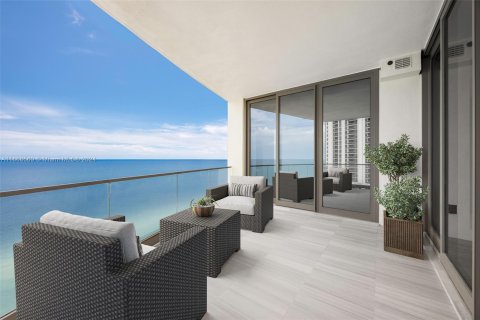 Condo in Sunny Isles Beach, Florida, 4 bedrooms  № 1380366 - photo 1