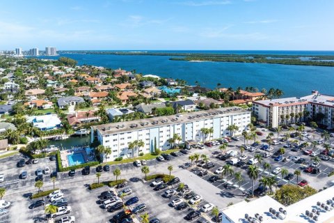 Condo in North Palm Beach, Florida, 2 bedrooms  № 1065848 - photo 2