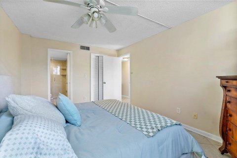 Condo in North Palm Beach, Florida, 2 bedrooms  № 1065848 - photo 17