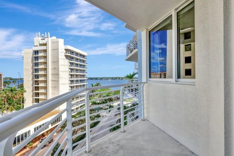 Condo in West Palm Beach, Florida, 2 bedrooms  № 1059995 - photo 12