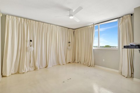 Condo in West Palm Beach, Florida, 2 bedrooms  № 1059995 - photo 10